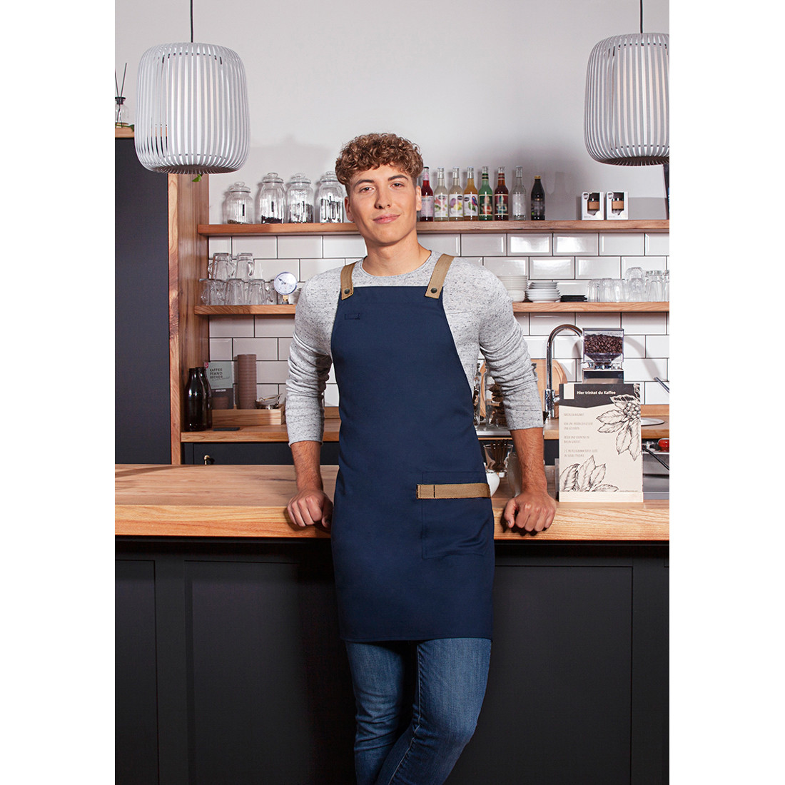 Tablier à bavette Urban-Look avec bretelles croisées et poche - Les vêtements de protection Tablier à bavette Urban-Look avec bretelles croisées et poche - Les vêtements de protection