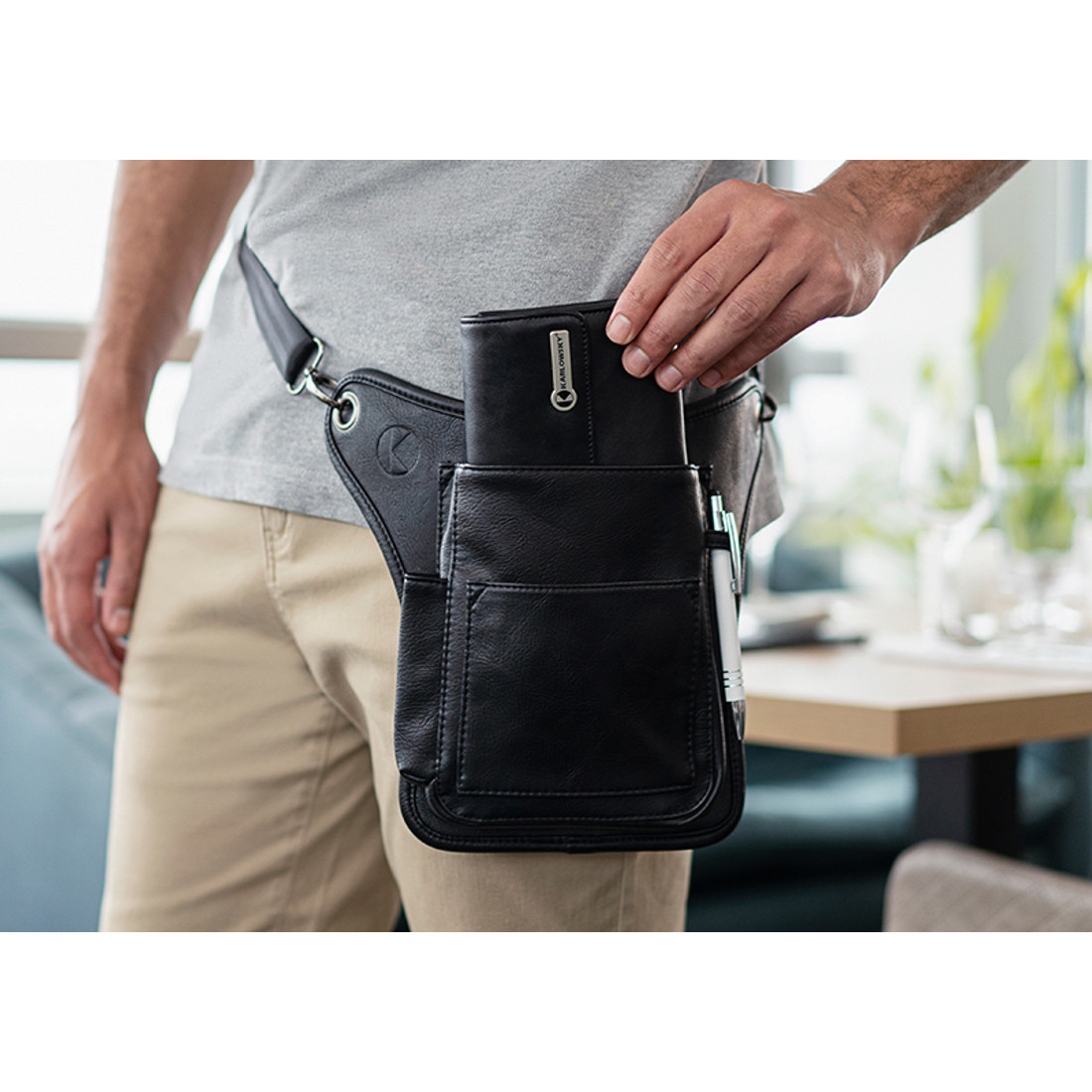 Zapatilla extra-large para camarero con arnés integrado para cinturón, Ropa  - SafetyOne