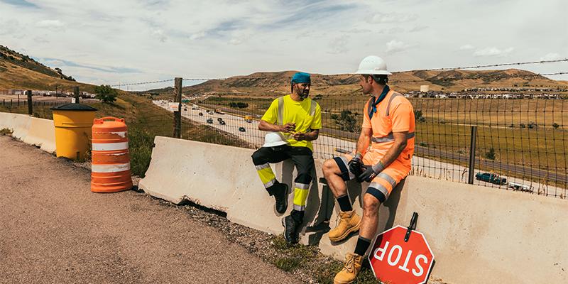 Ghid pentru alegerea hainelor Hi-Vis pentru sezonul de vara