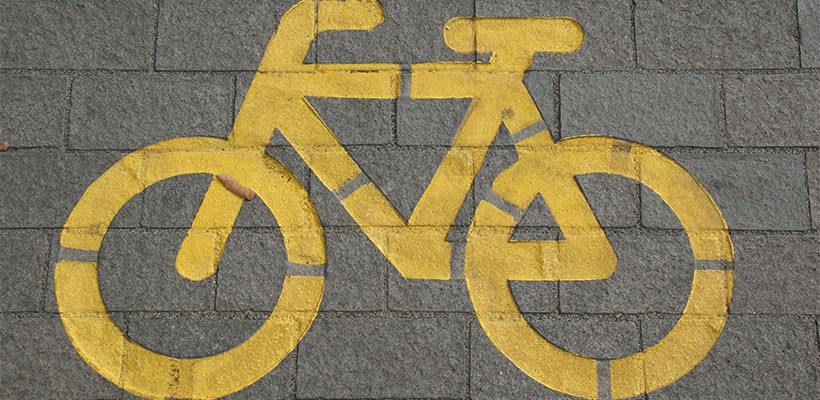 Imbracamintea de inalta vizibilitate pentru ciclisti: siguranta pe doua roti