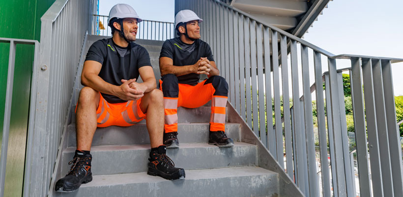 Pantalonii scurti: imbracamintea de protectie ideala pentru lucrul pe timp de vara